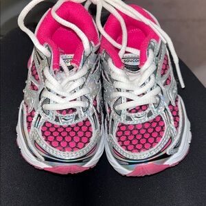 BRAND NEW- Saucony Kids' Sneakers in Pink and White - NO BOX SIZE 4